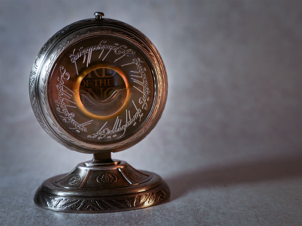 Image produit Seigneur des Anneaux - L'Anneau Unique dans un Présentoir à Bijoux