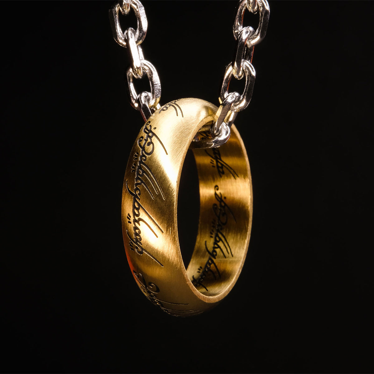 Productafbeelding The Lord of the Rings - De Ene Ring aan een roestvrijstalen ketting
