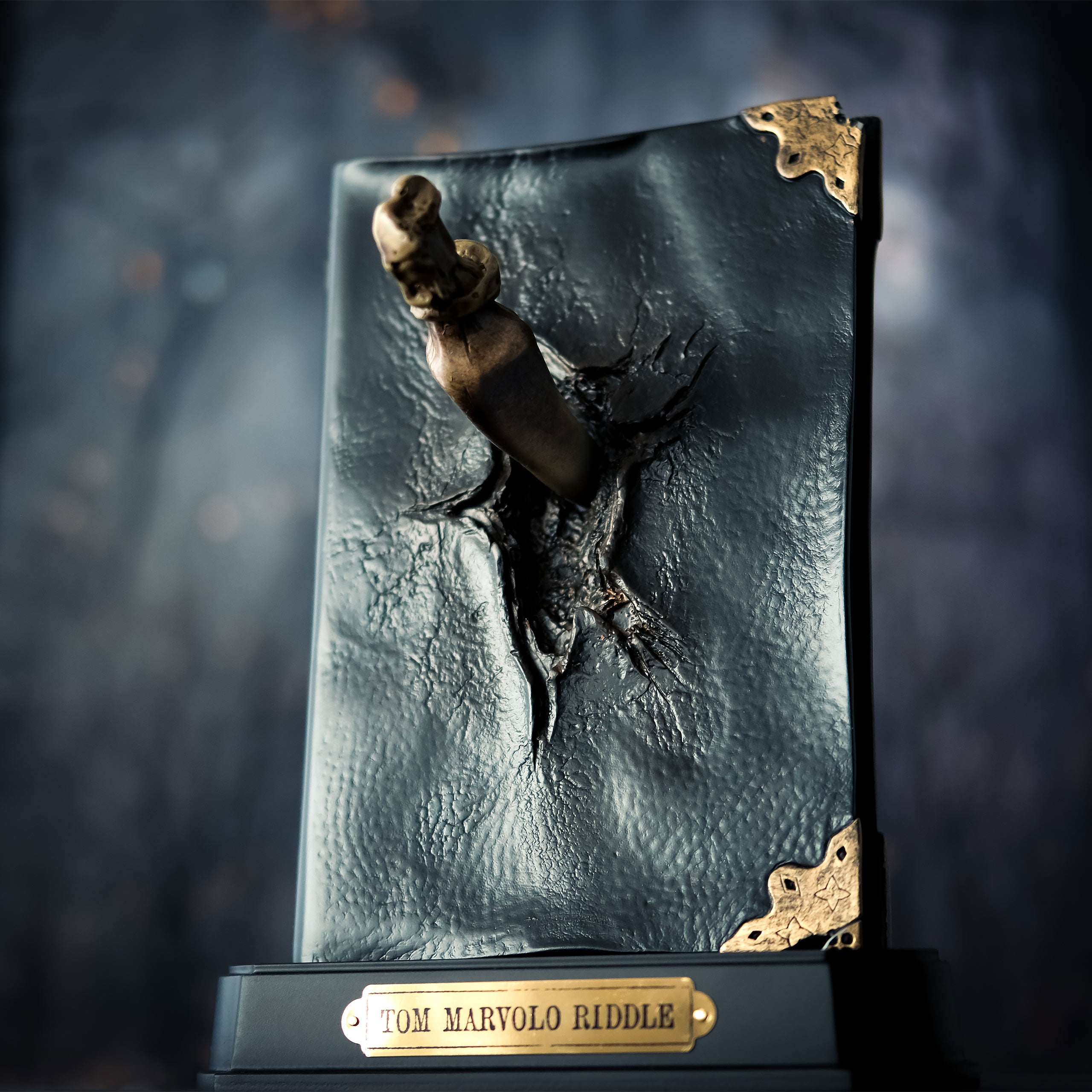 Productafbeelding Harry Potter - Riddle Dagboek Standbeeld met Basilisk Tand