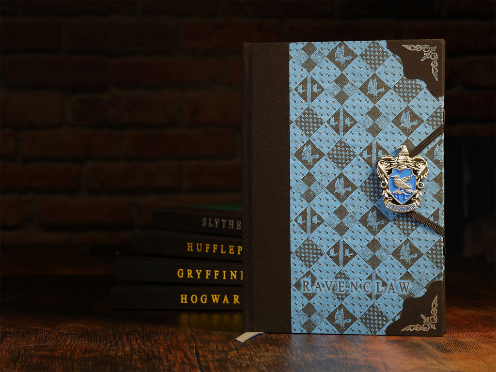 Produktbild Harry Potter - Ravenclaw Wappen Deluxe Notizbuch
