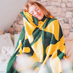 Produktbild Zelda - Hyrule Logo Flauschdecke