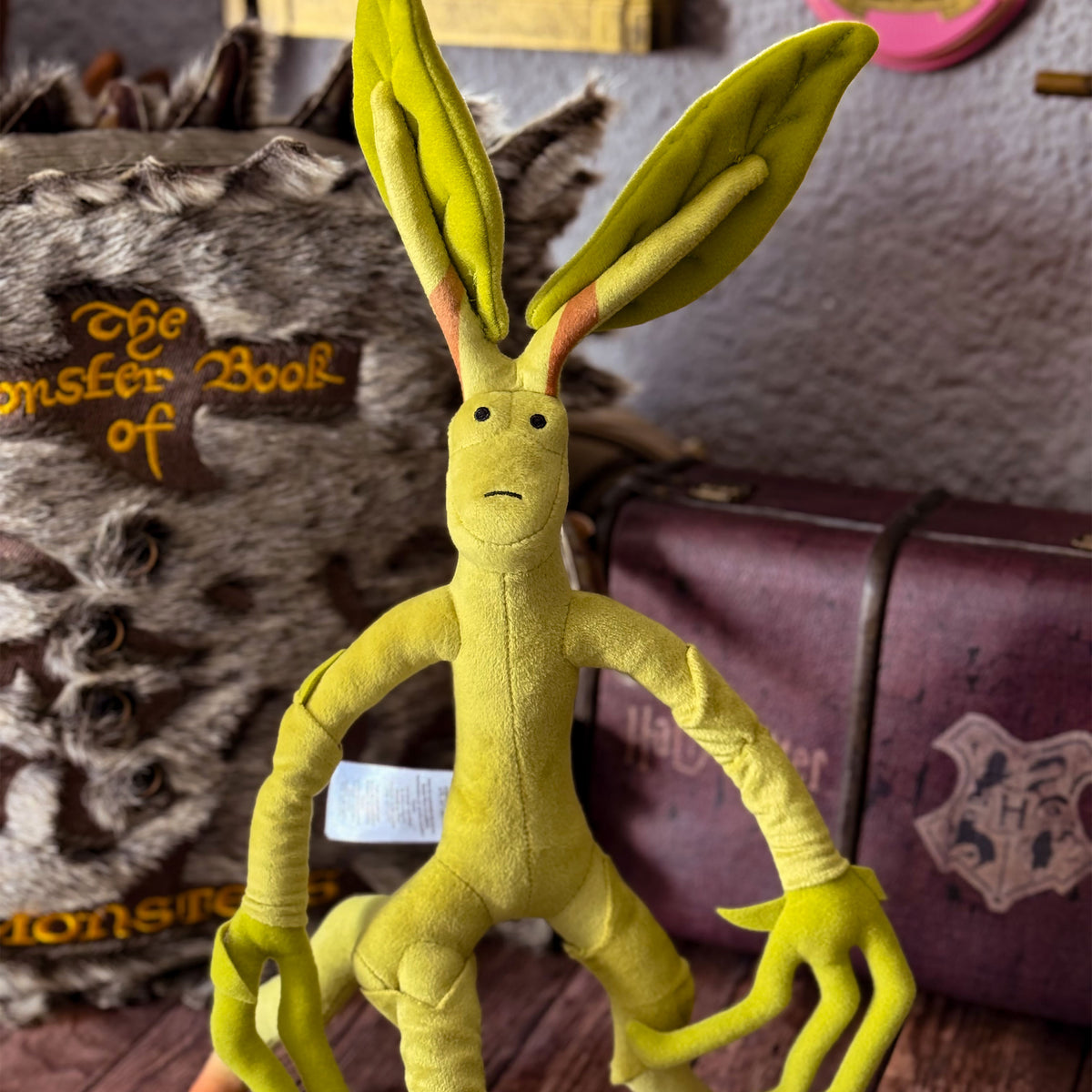 Image produit Animaux fantastiques - Figurine en peluche Bowtruckle 35 cm