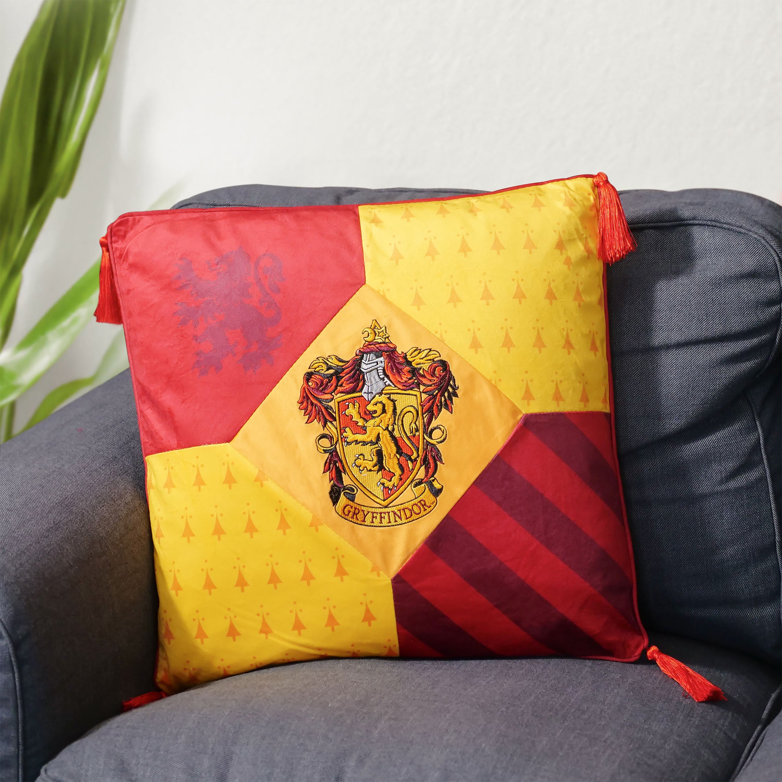 Image produit Harry Potter - Coussin Gryffondor de luxe avec glands