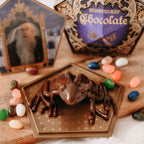 Produktbild Schokofrosch Figur mit Sammelkarte - Harry Potter Replik