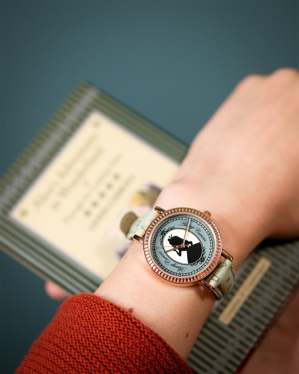 Productafbeelding Alice in Wonderland - Always Curious Horloge