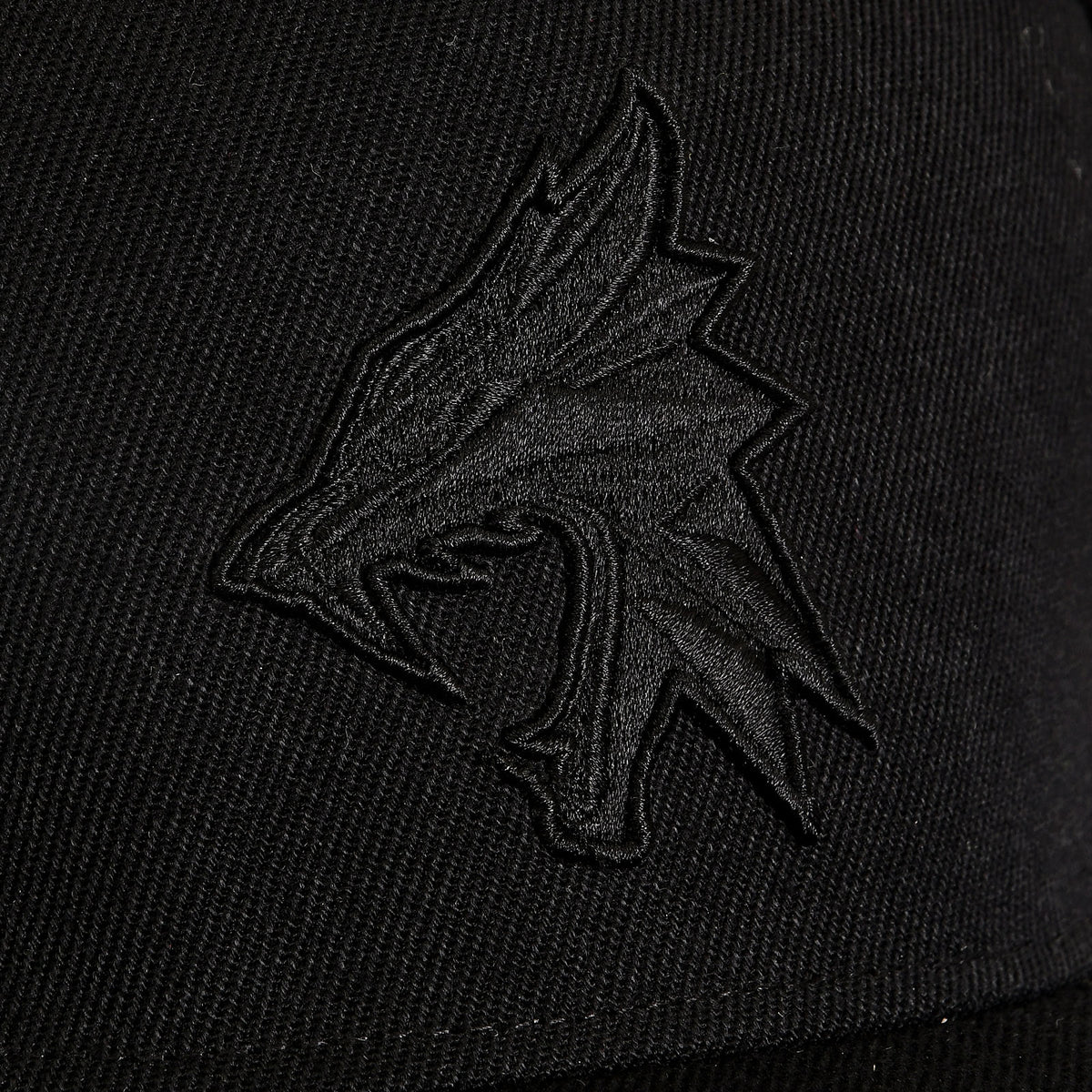 Produktbild Witcher - Wolf Silhouette Snapback Cap schwarz