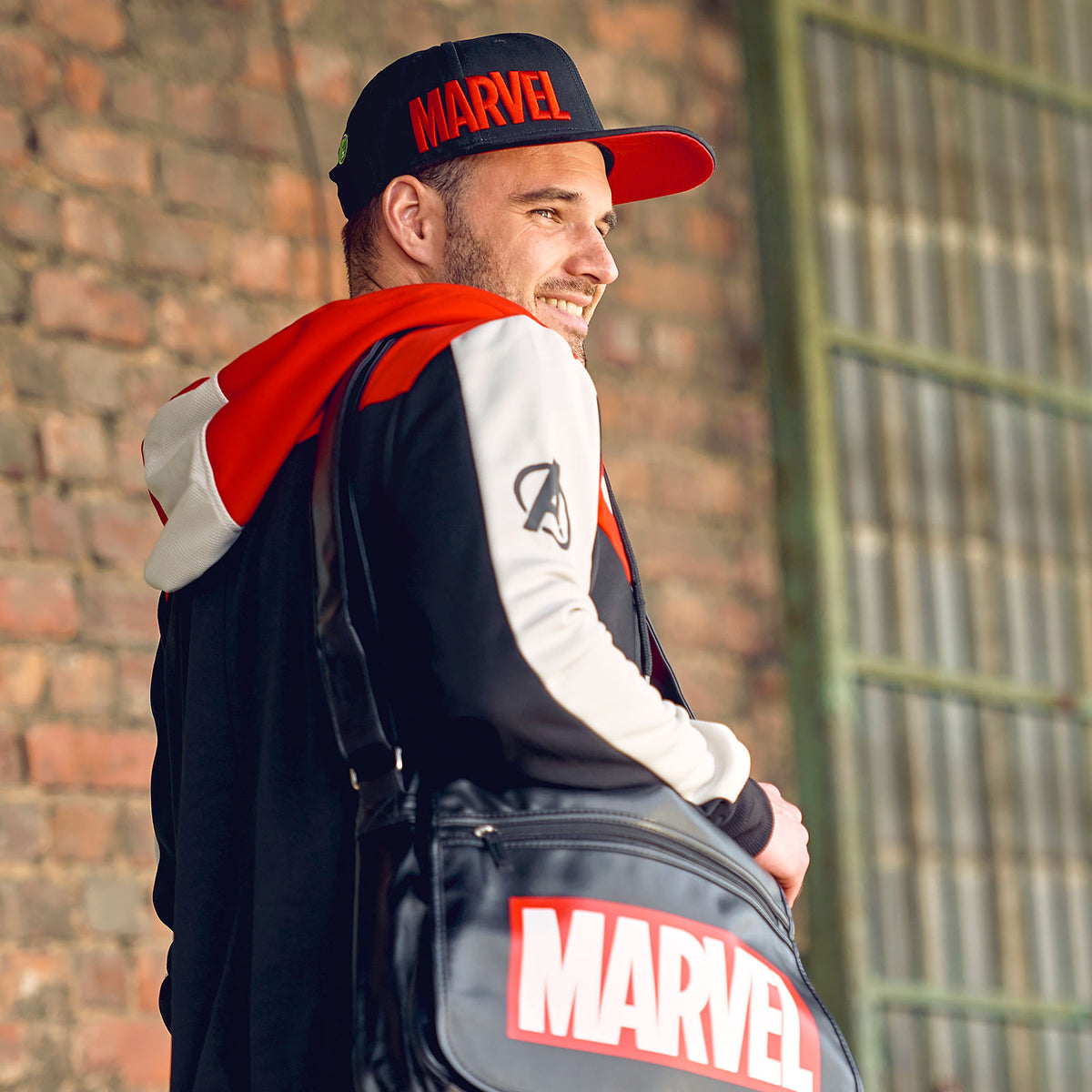 Image produit Marvel - Casquette Snapback Icones de Héros noire