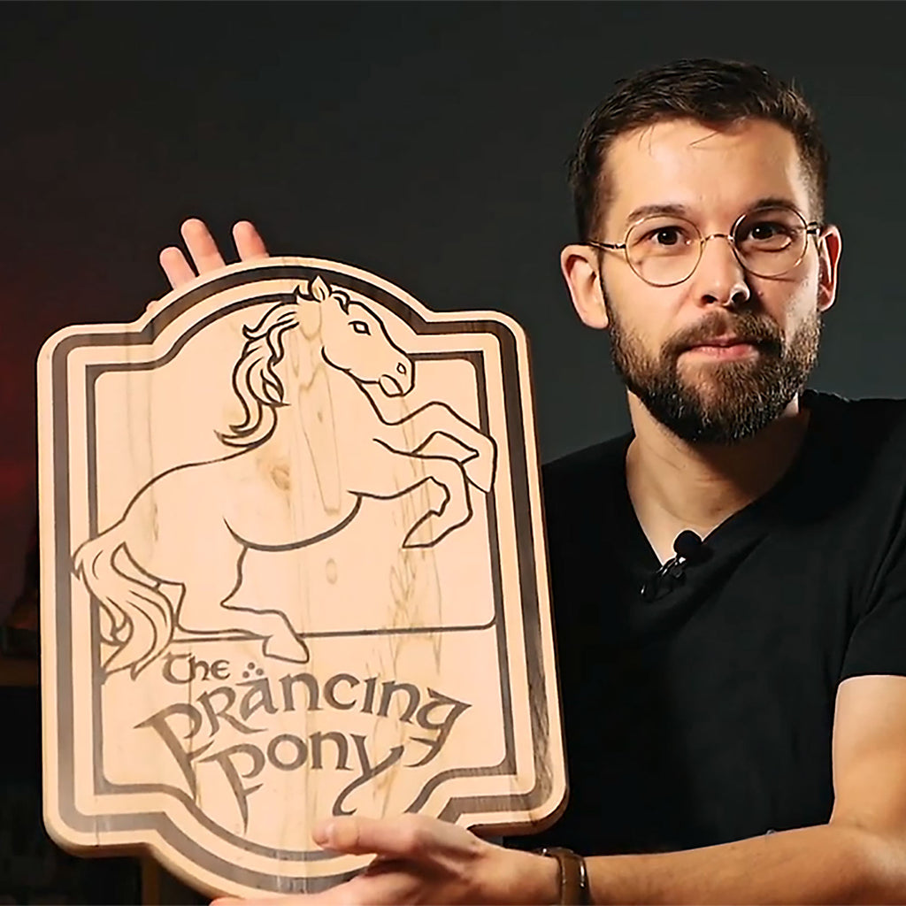 Produktbild Der Herr der Ringe - Zum Tänzelnden Pony Schneidebrett Buche