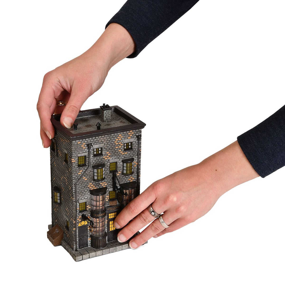 Image produit Réplique miniature du magasin de baguettes d'Ollivander avec éclairage - Harry Potter