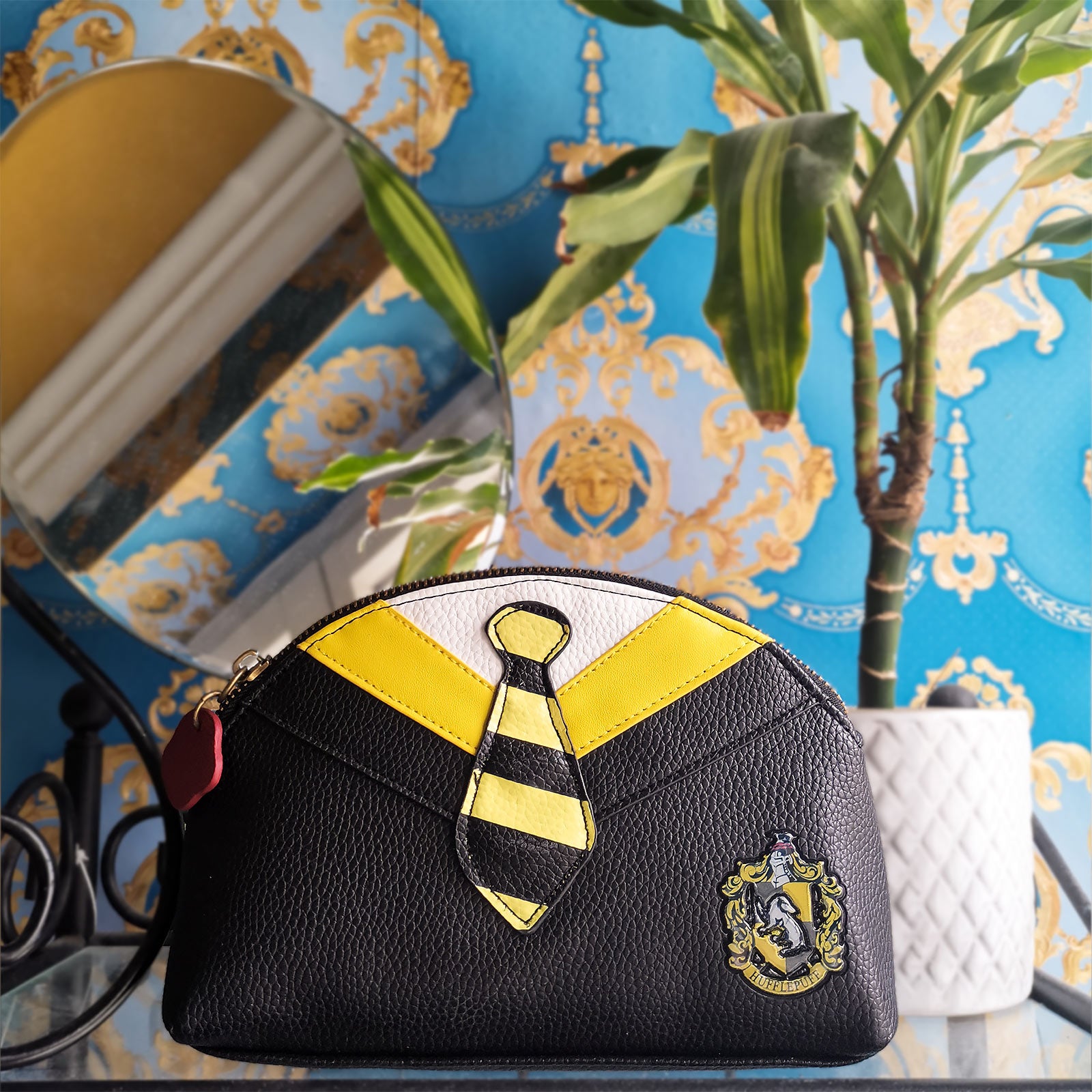 Image produit Harry Potter - Trousse de maquillage Hufflepuff Suit & Tie