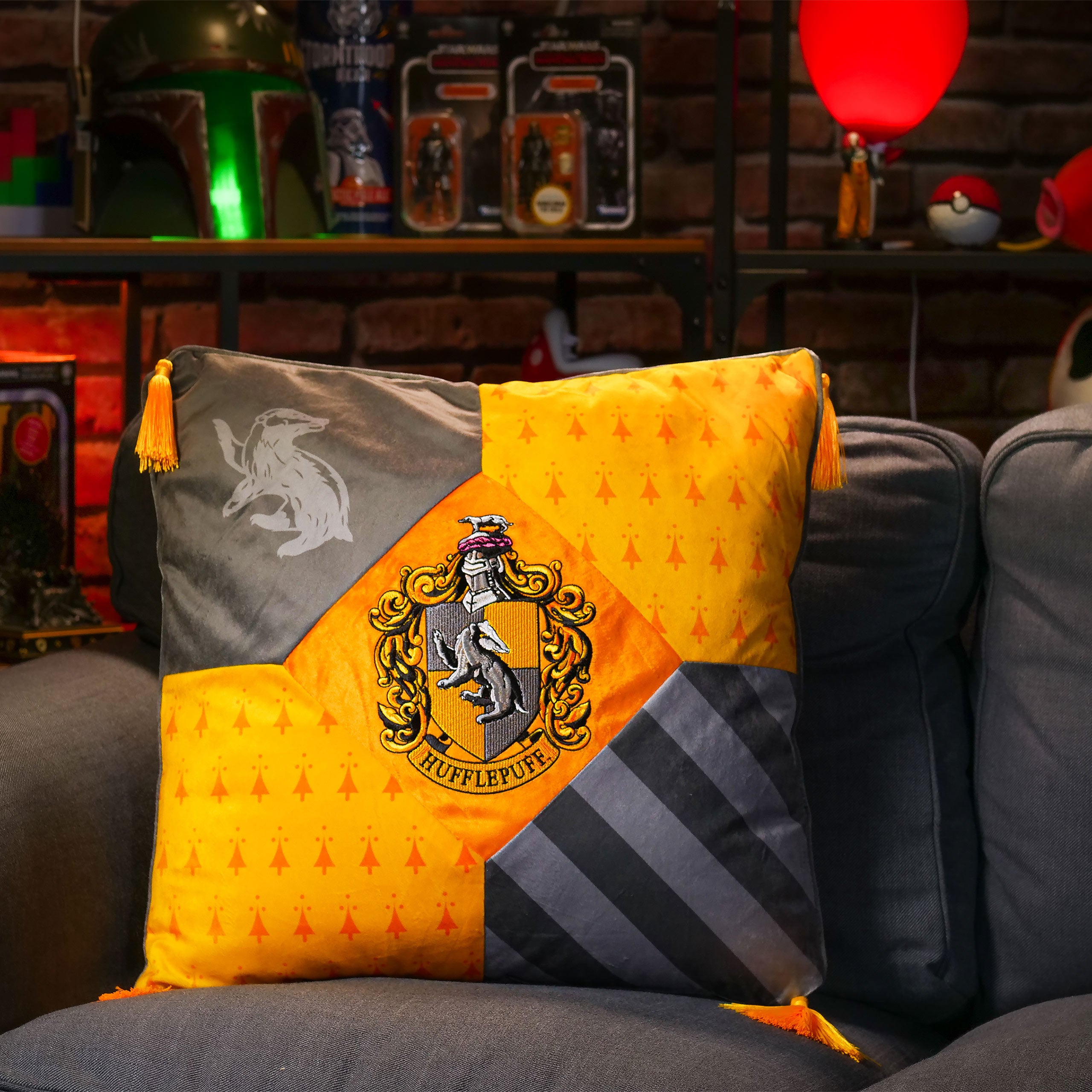 Produktbild Harry Potter - Hufflepuff Kissen mit Quasten deluxe