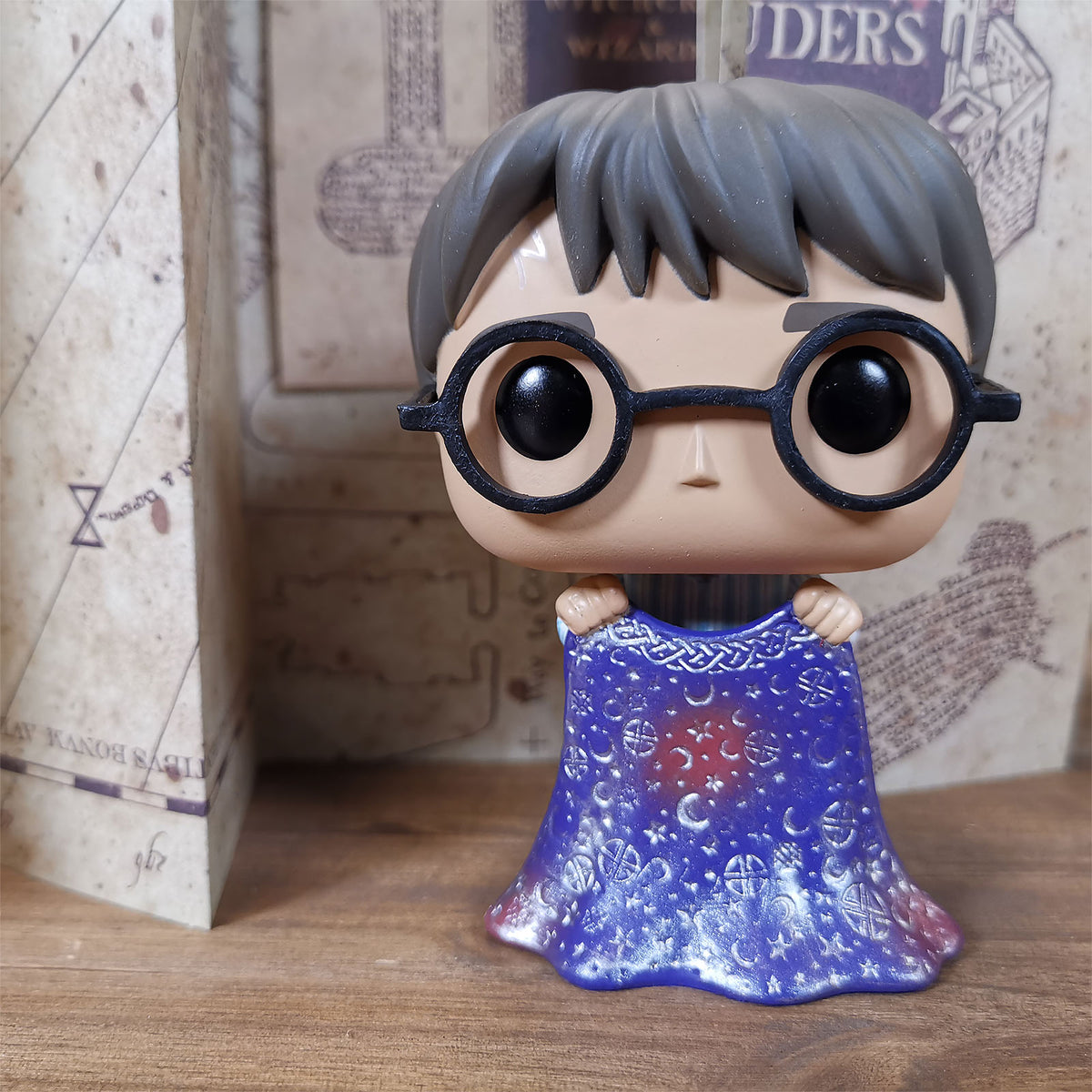 Image produit Harry Potter avec Cape d'Invisibilité Figurine Funko Pop