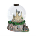 Produktbild Harry Potter - Hogwarts mit Hagrids Hütte Schneekugel mit Glitter