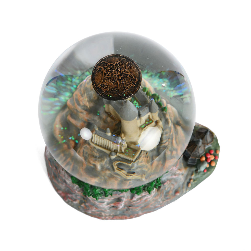 Produktbild Harry Potter - Hogwarts mit Hagrids Hütte Schneekugel mit Glitter