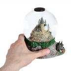 Produktbild Harry Potter - Hogwarts mit Hagrids Hütte Schneekugel mit Glitter