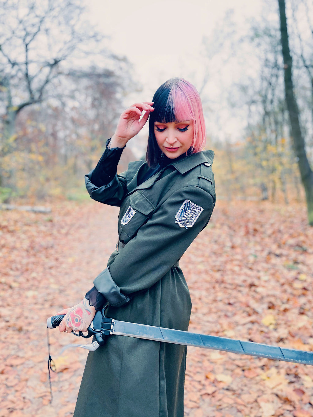 Image produit Réplique d'épée à demi-lame avec fourreau pour les fans de Attack on Titan