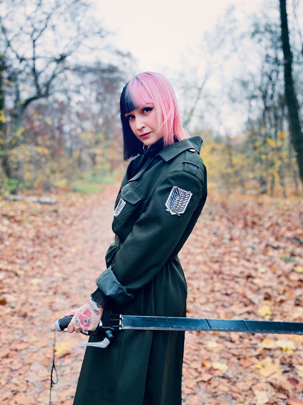 Image produit Réplique d'épée à demi-lame avec fourreau pour les fans de Attack on Titan