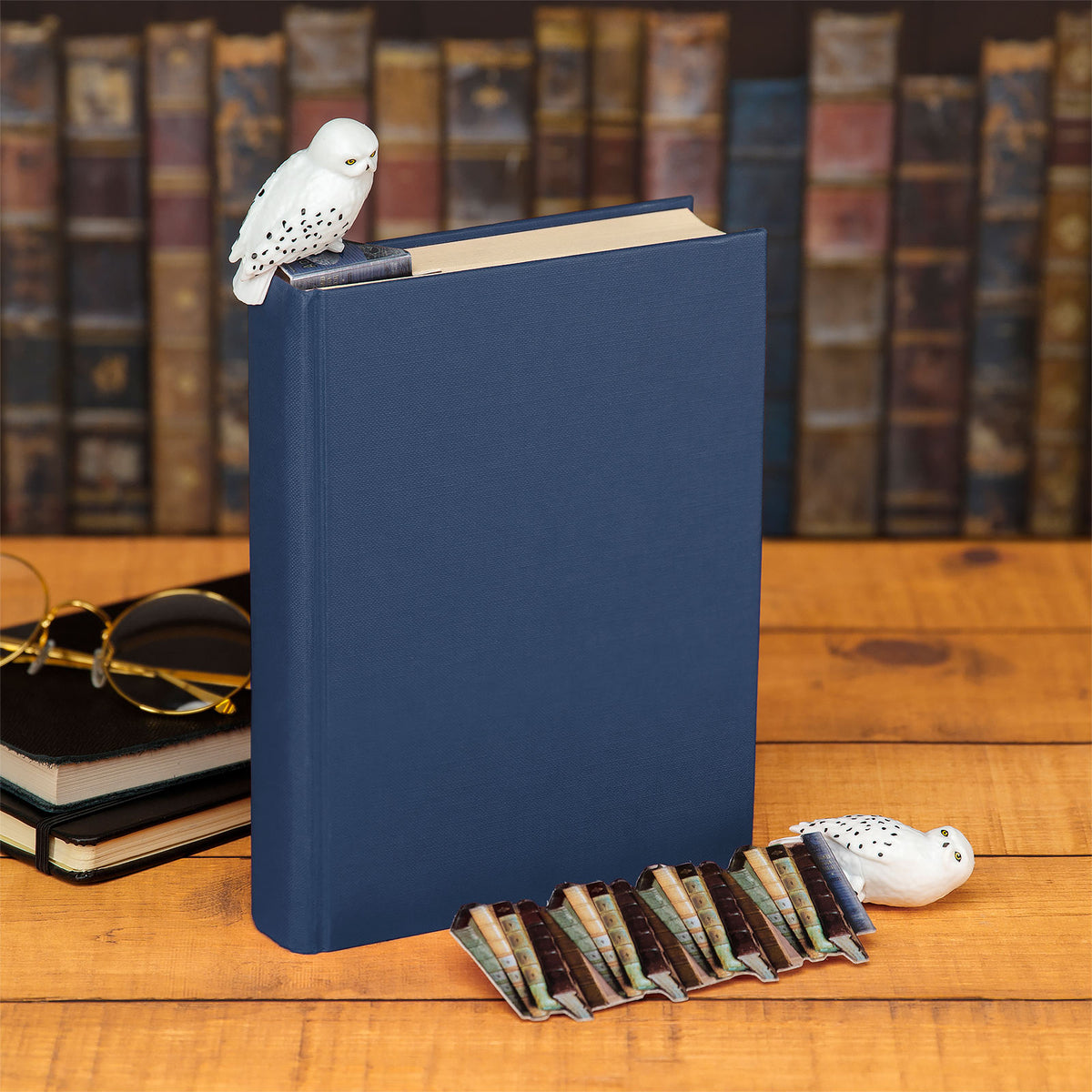 Image produit Harry Potter - Marque-page en forme de pile de livres avec figurine de Hedwig