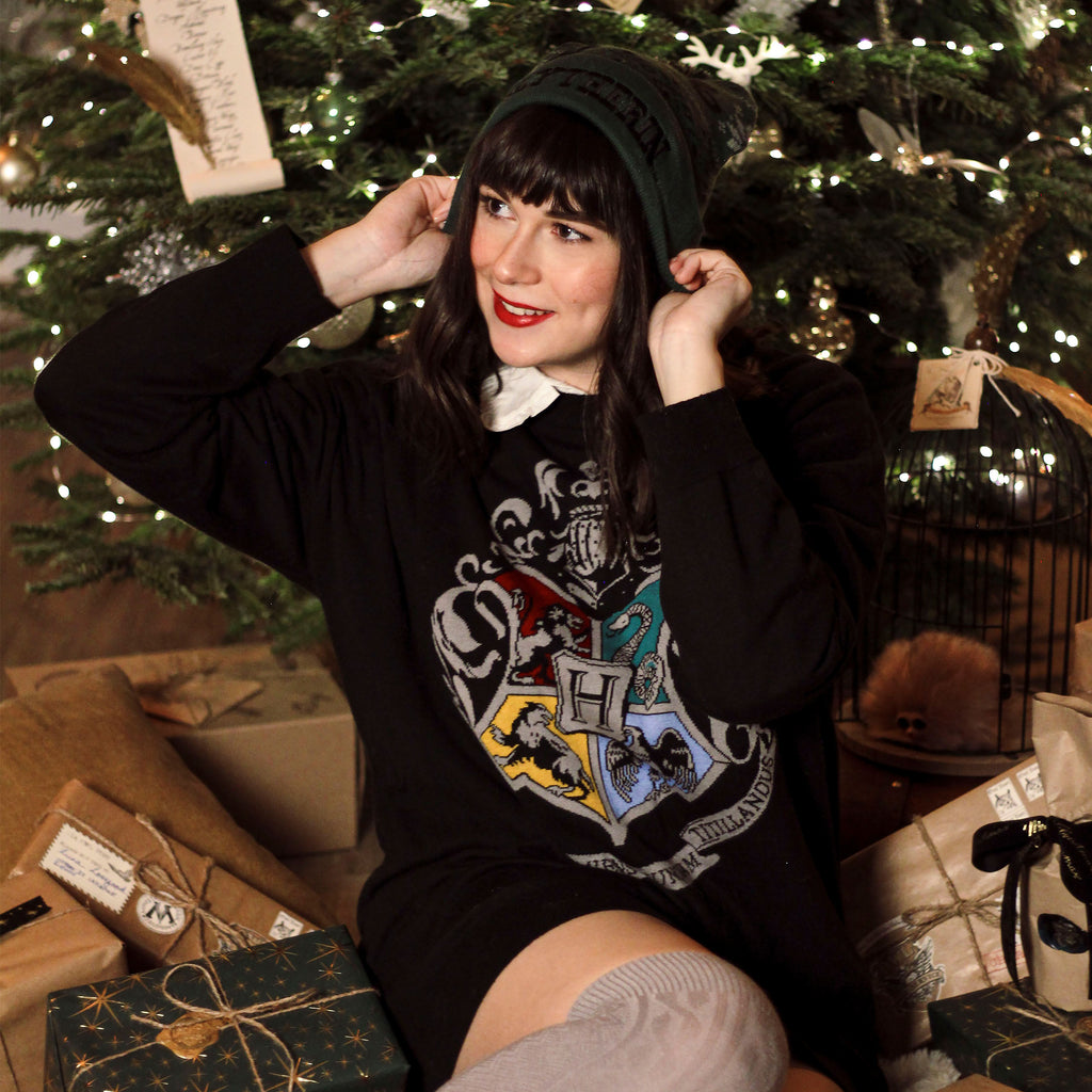 Produktbild Harry Potter - Hogwarts Wappen Oversize Sweater schwarz