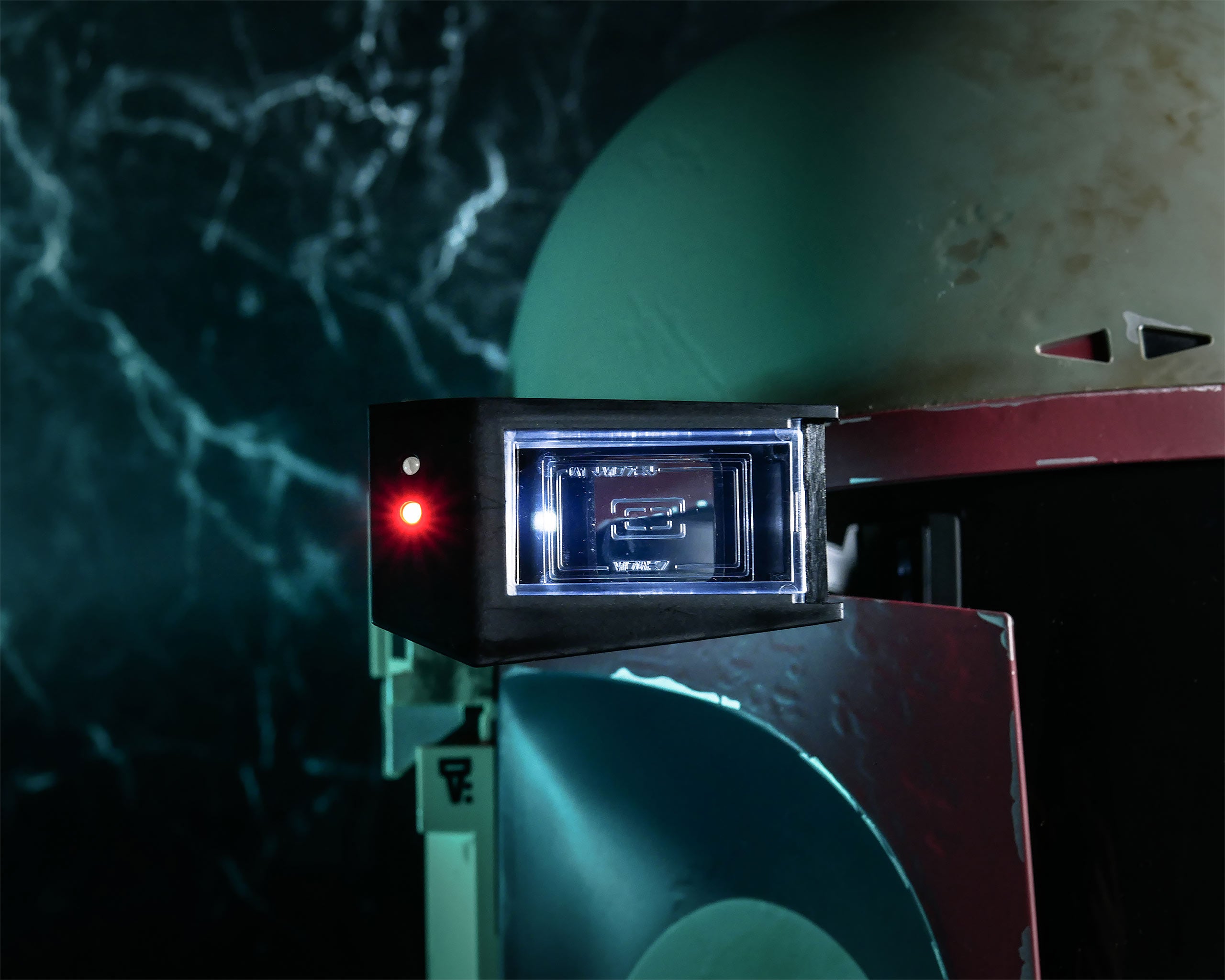 Image produit Réplique du casque premium Boba Fett Re-Armored avec effets lumineux - Star Wars