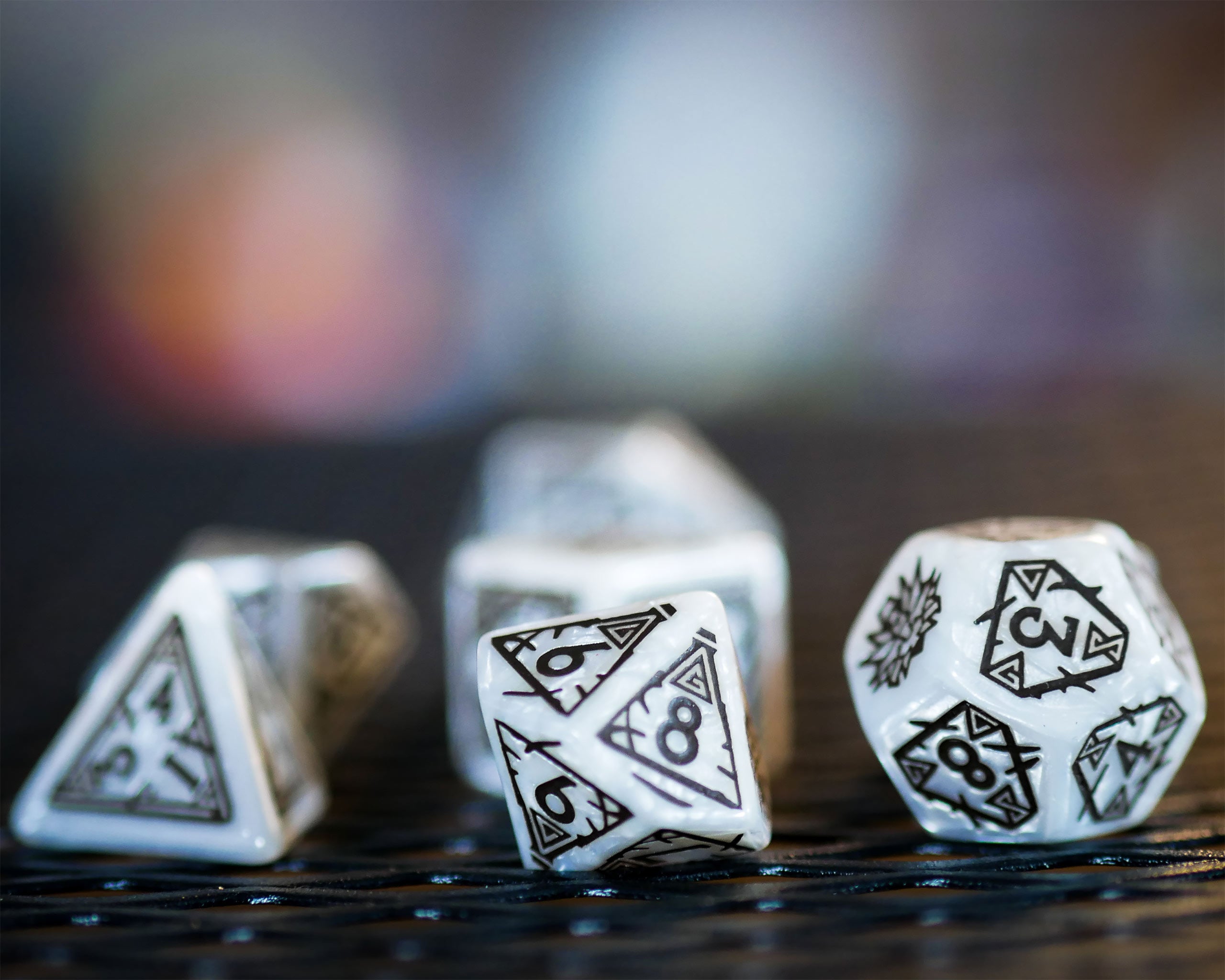 Image produit Witcher - Geralt Loup Blanc RPG Set de dés 7pcs avec pièce de collection