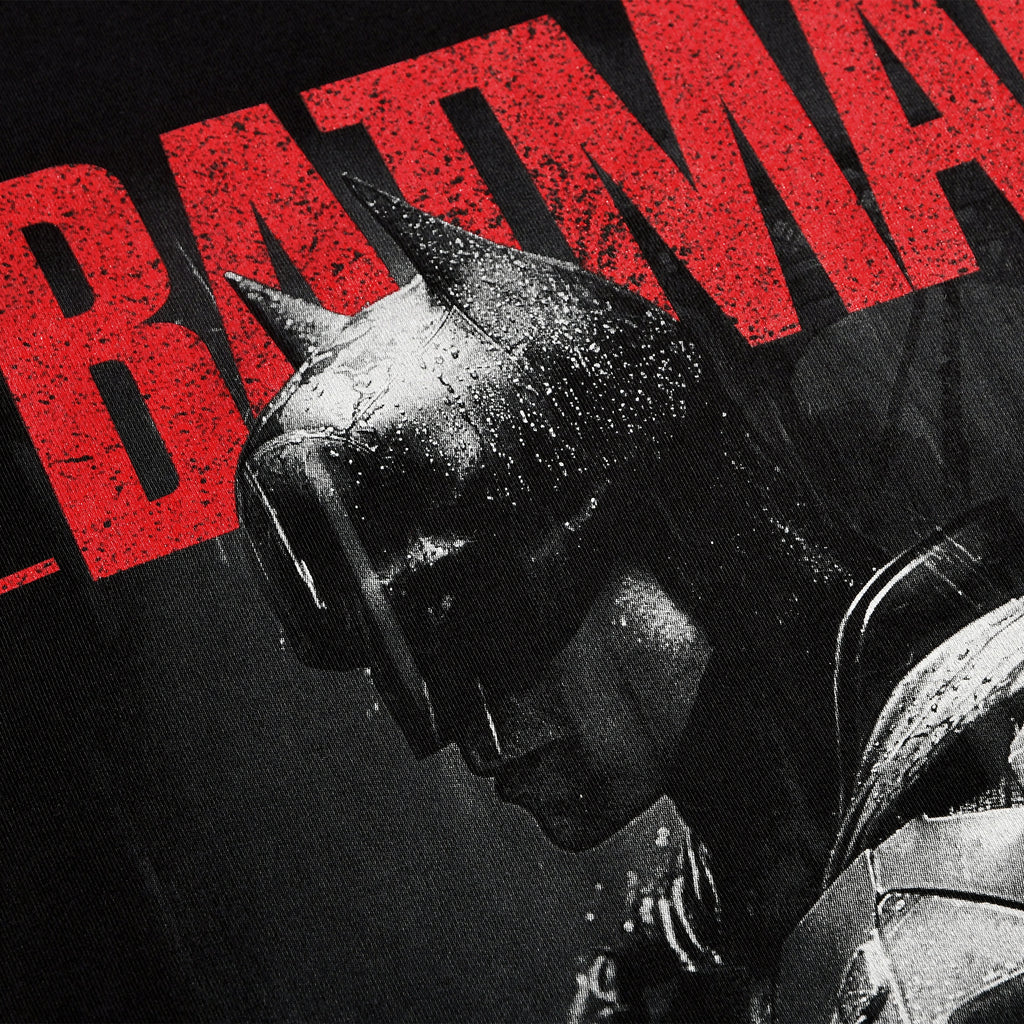 Image produit The Batman - T-Shirt Noir Standing In The Rain