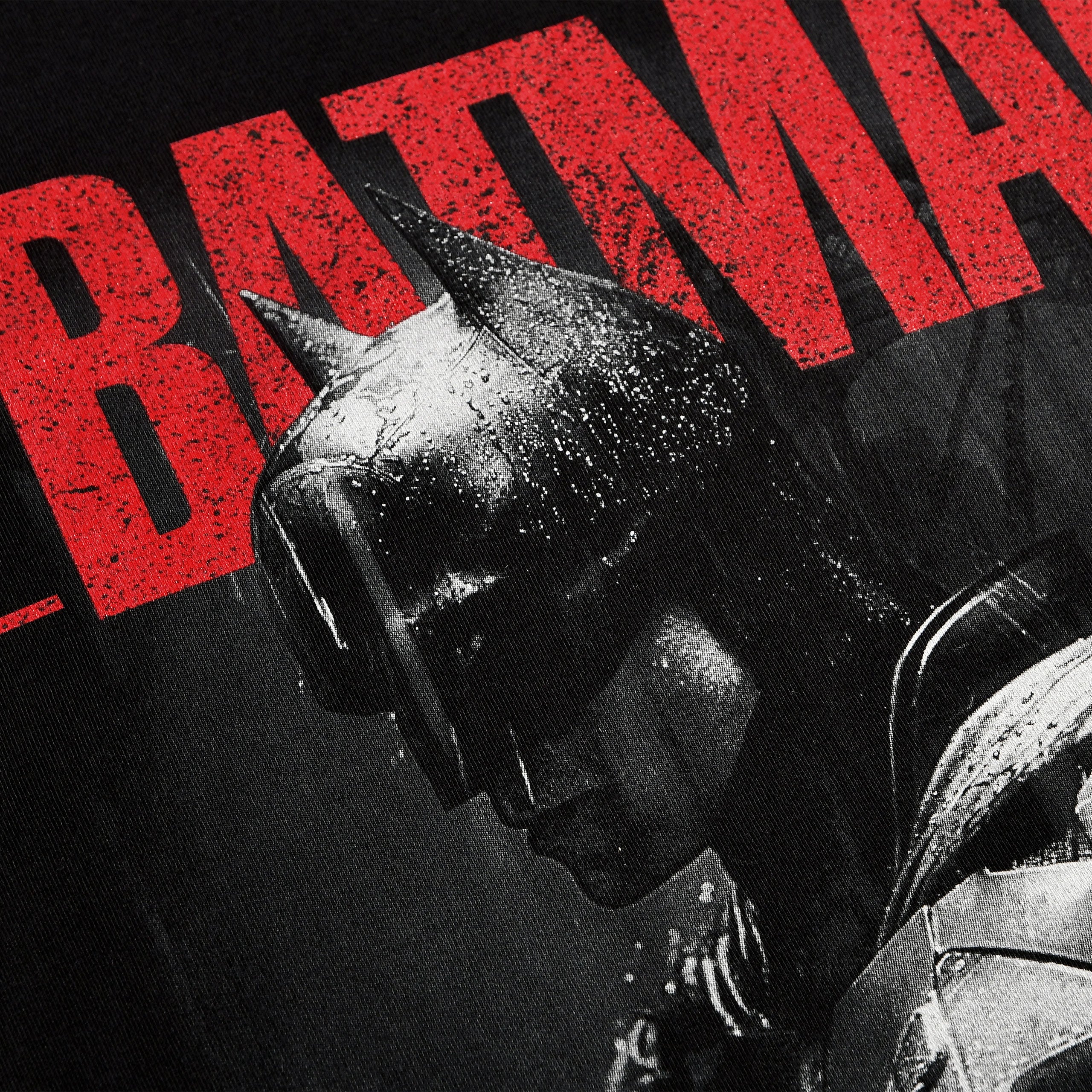 Image produit The Batman - T-Shirt Noir Standing In The Rain