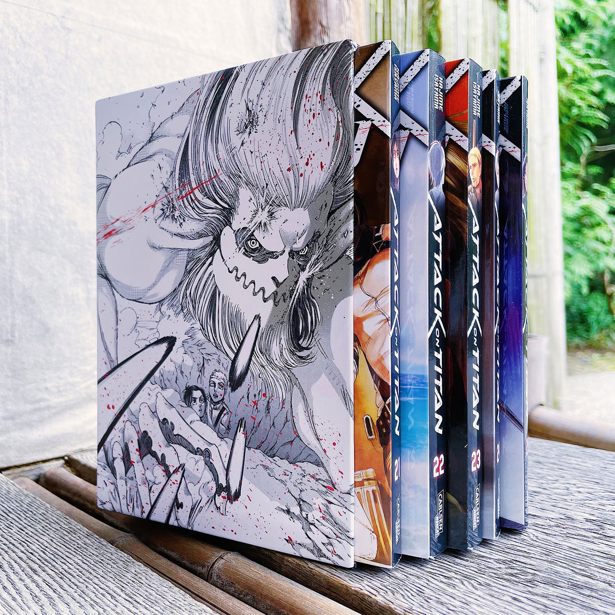 Produktbild Attack on Titan - Sammelschuber Band 21-25