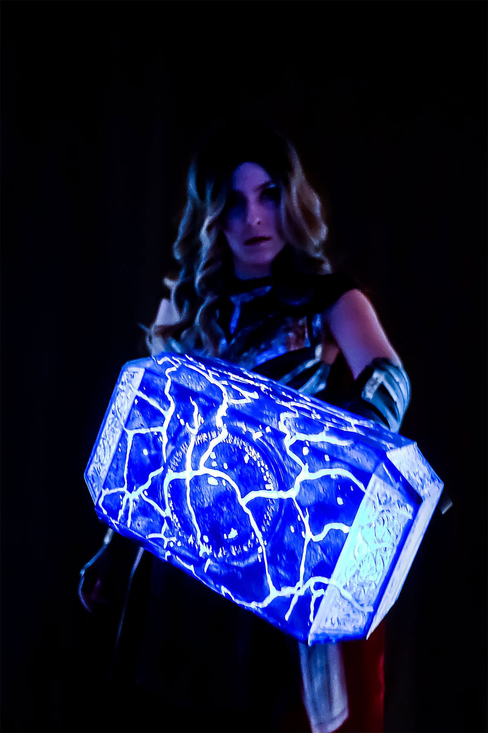 Image produit Thor - Réplique premium du marteau Mjolnir avec lumière et son