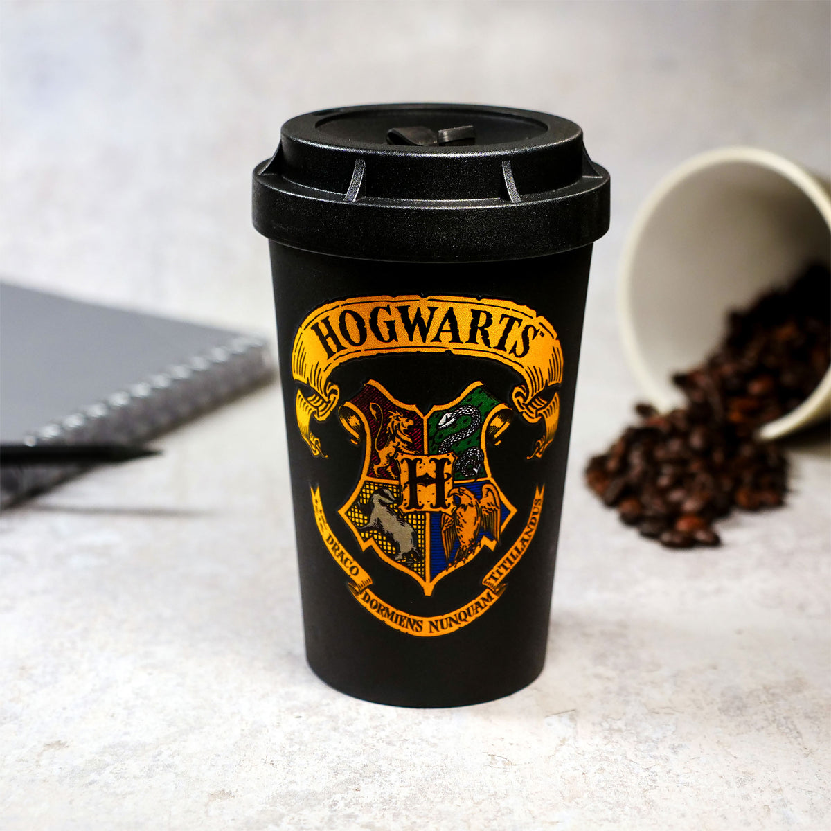 Productafbeelding Hogwarts Crest To Go mok - Harry Potter