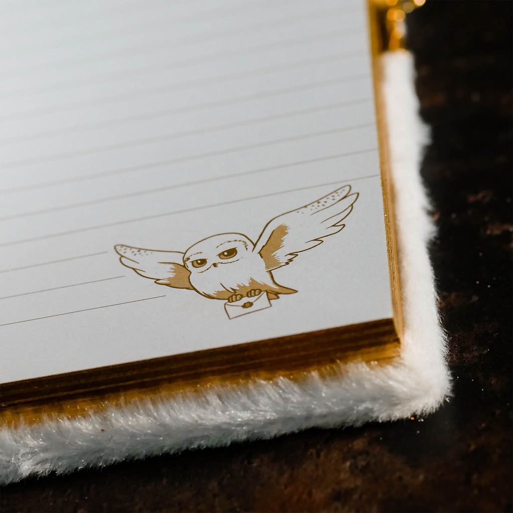 Produktbild Harry Potter - Hedwig Plüsch Notizbuch A5 mit Schloss