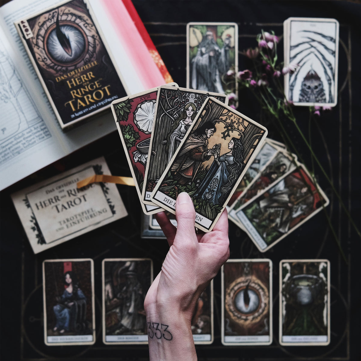 Image produit Le Seigneur des Anneaux Tarot - Jeu de Cartes