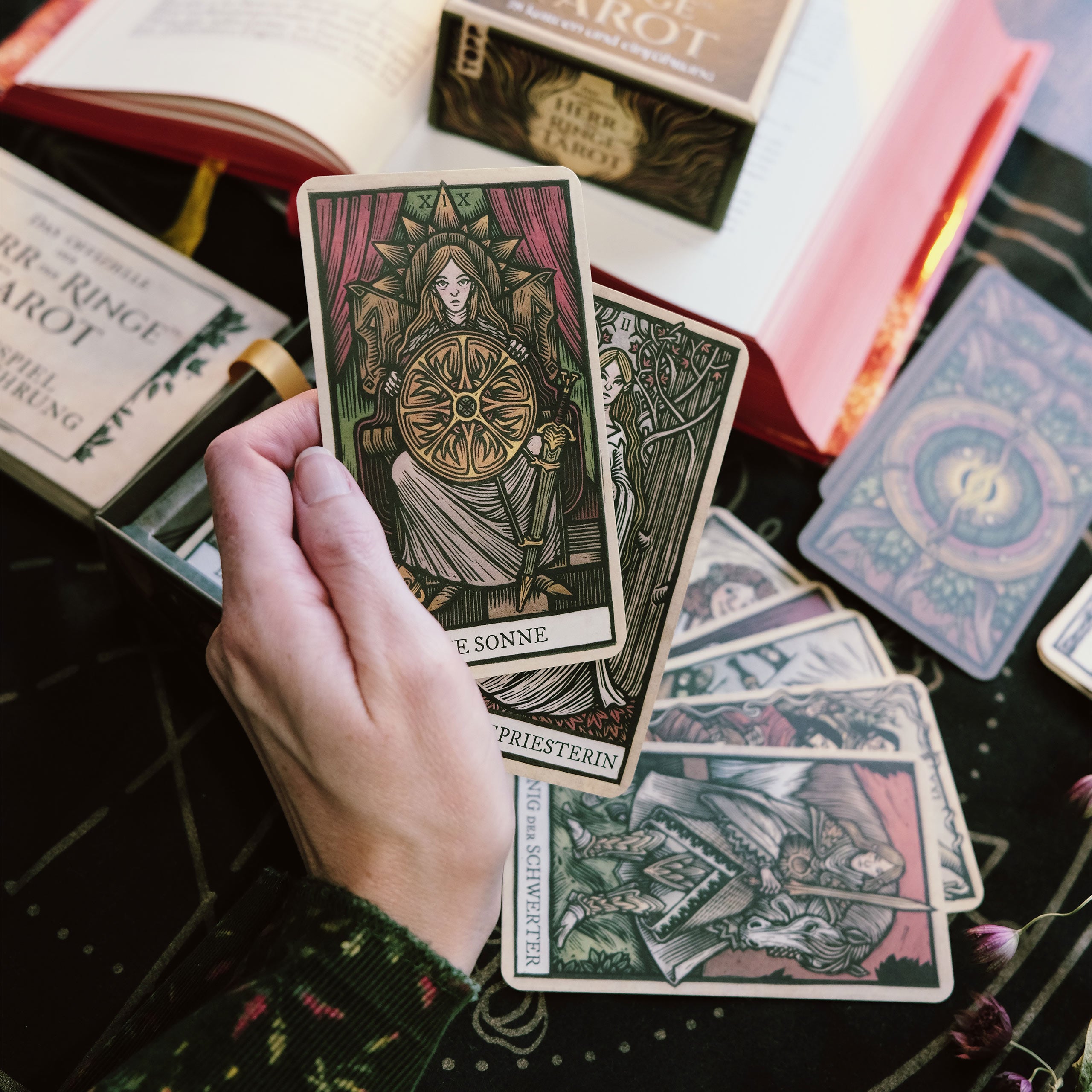 Image produit Le Seigneur des Anneaux Tarot - Jeu de Cartes