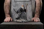 Productafbeelding Heer der Ringen - Gandalf BDS Art Scale Deluxe Beeld 1:10