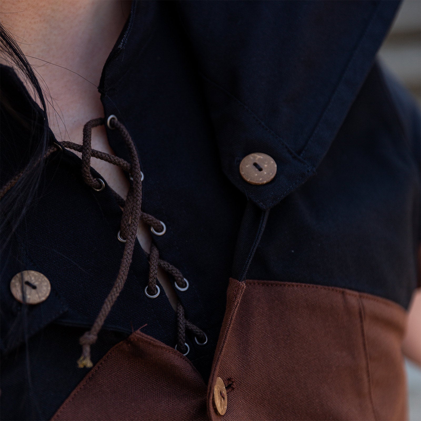 Product image Dungeons & Dragons - Rogue Hooded Vest Brown