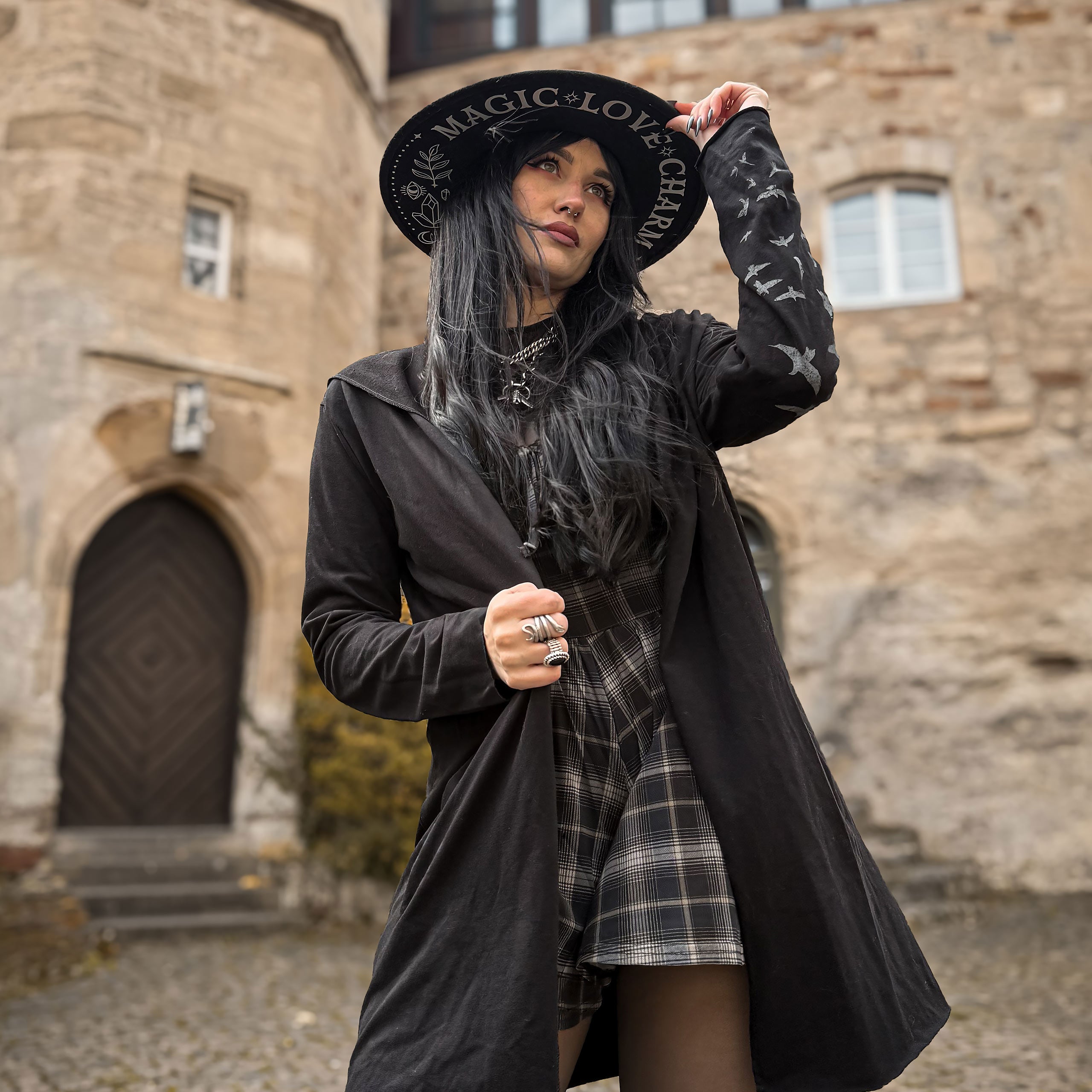 Image produit Mercredi - La Solitude Me Va Bien Cardigan À Capuche