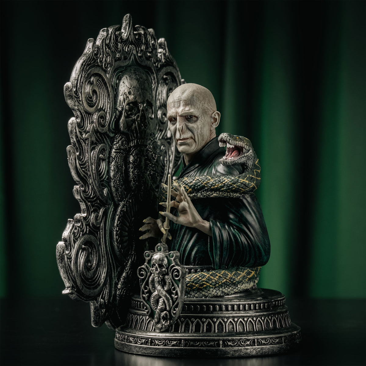 Produktbild Harry Potter - Lord Voldemort Buchstütze