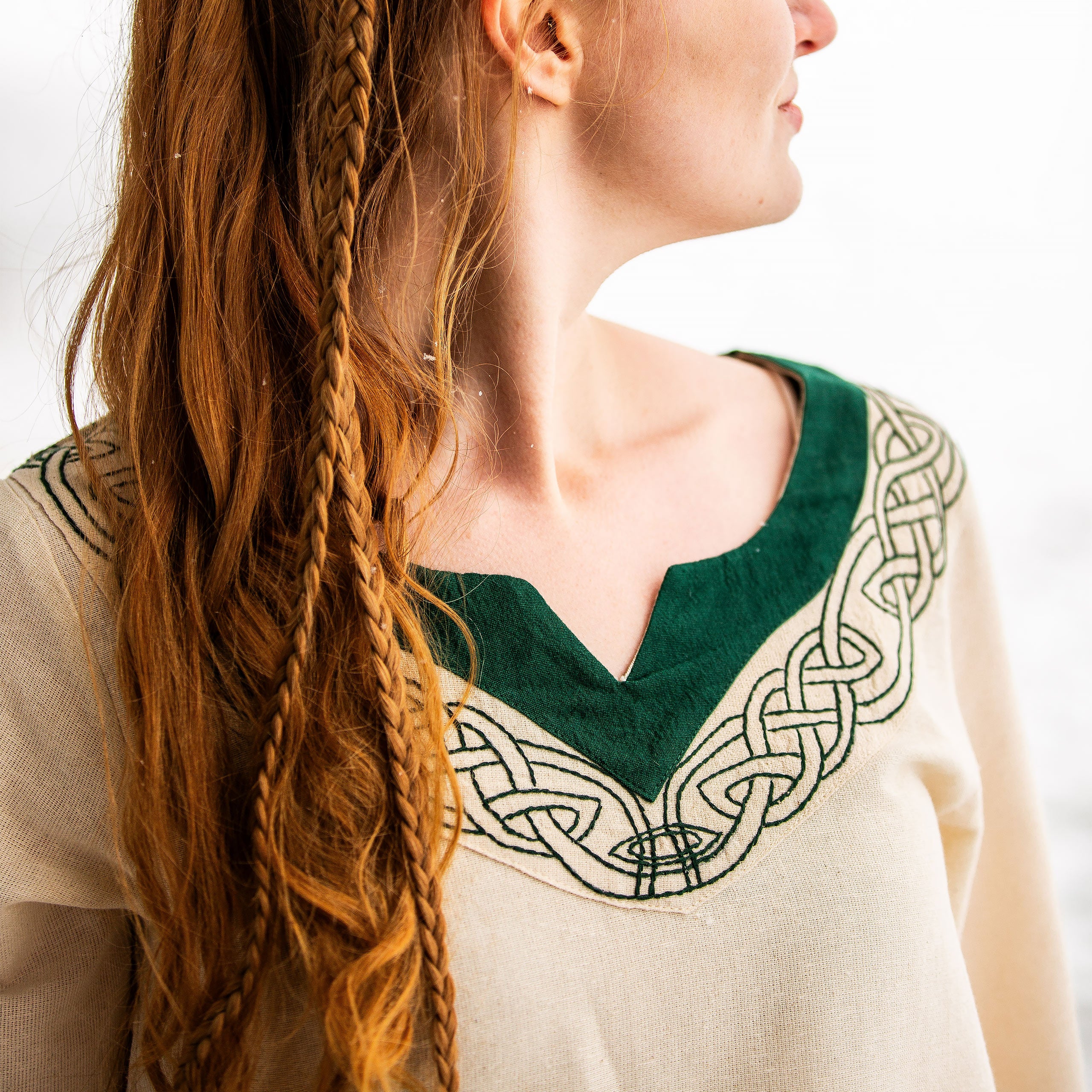 Productafbeelding Middeleeuwse Jurk met Borduursel Beige-Groen
