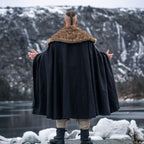 Image produit Cape médiévale avec fausse fourrure noire
