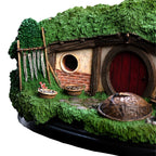 Image produit Le Hobbit - 31 Diorama de la maison de hobbit au bord du lac