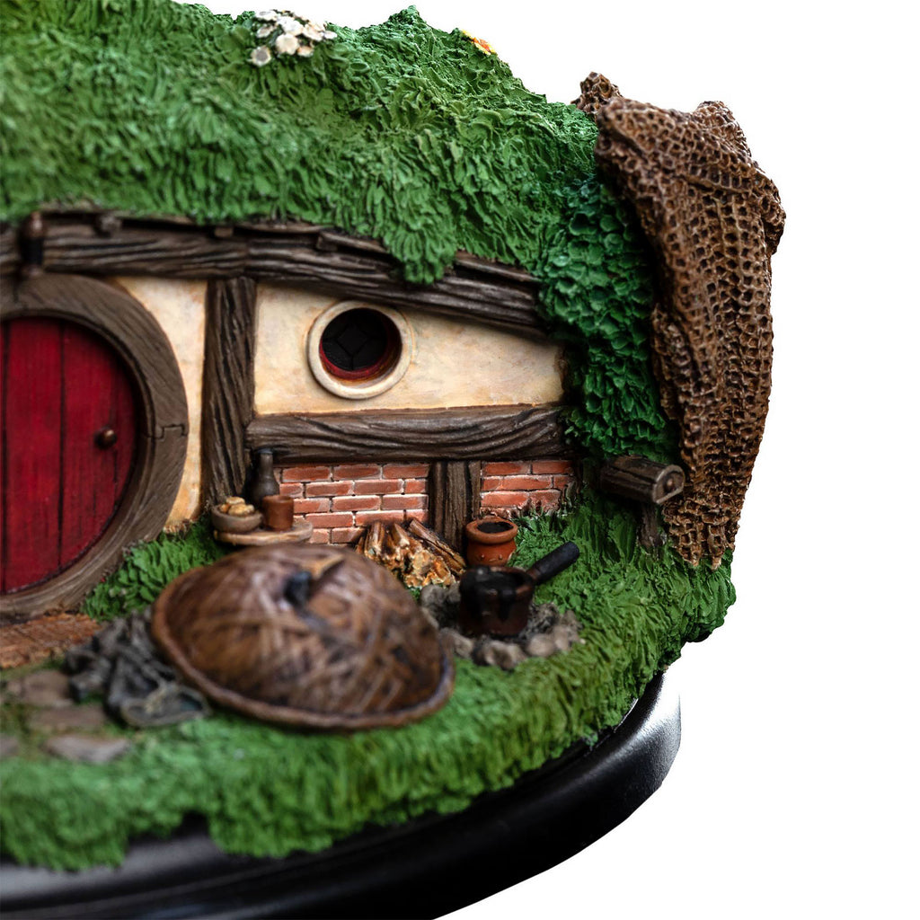Image produit Le Hobbit - 31 Diorama de la maison de hobbit au bord du lac