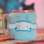 Image produit Hello Kitty - Mug Cinnamoroll avec housse en peluche