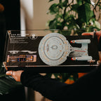 Productafbeelding Enterprise NCC-1701-D wandplaquette met modelreplika - Star Trek