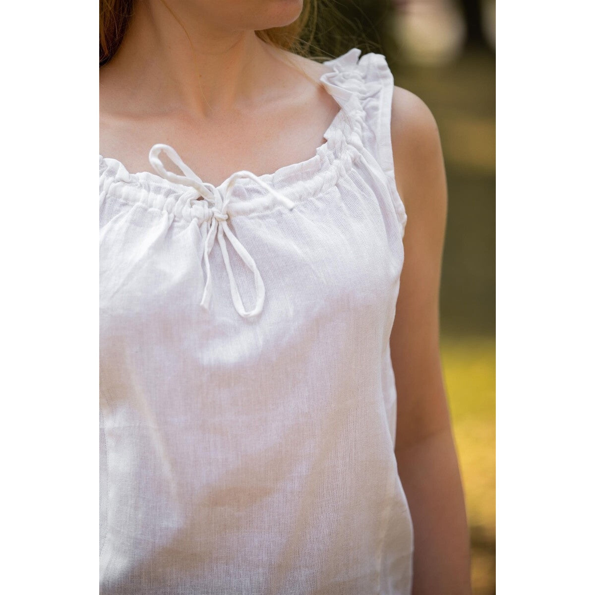 Productafbeelding Middeleeuwse zomerblouse Adele mouwloos wit