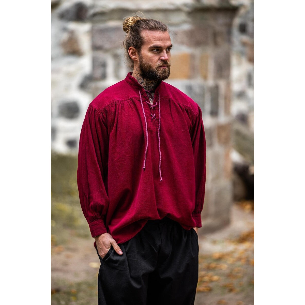 Image produit Chemise médiévale à col montant lacée Friedrich rouge bordeaux