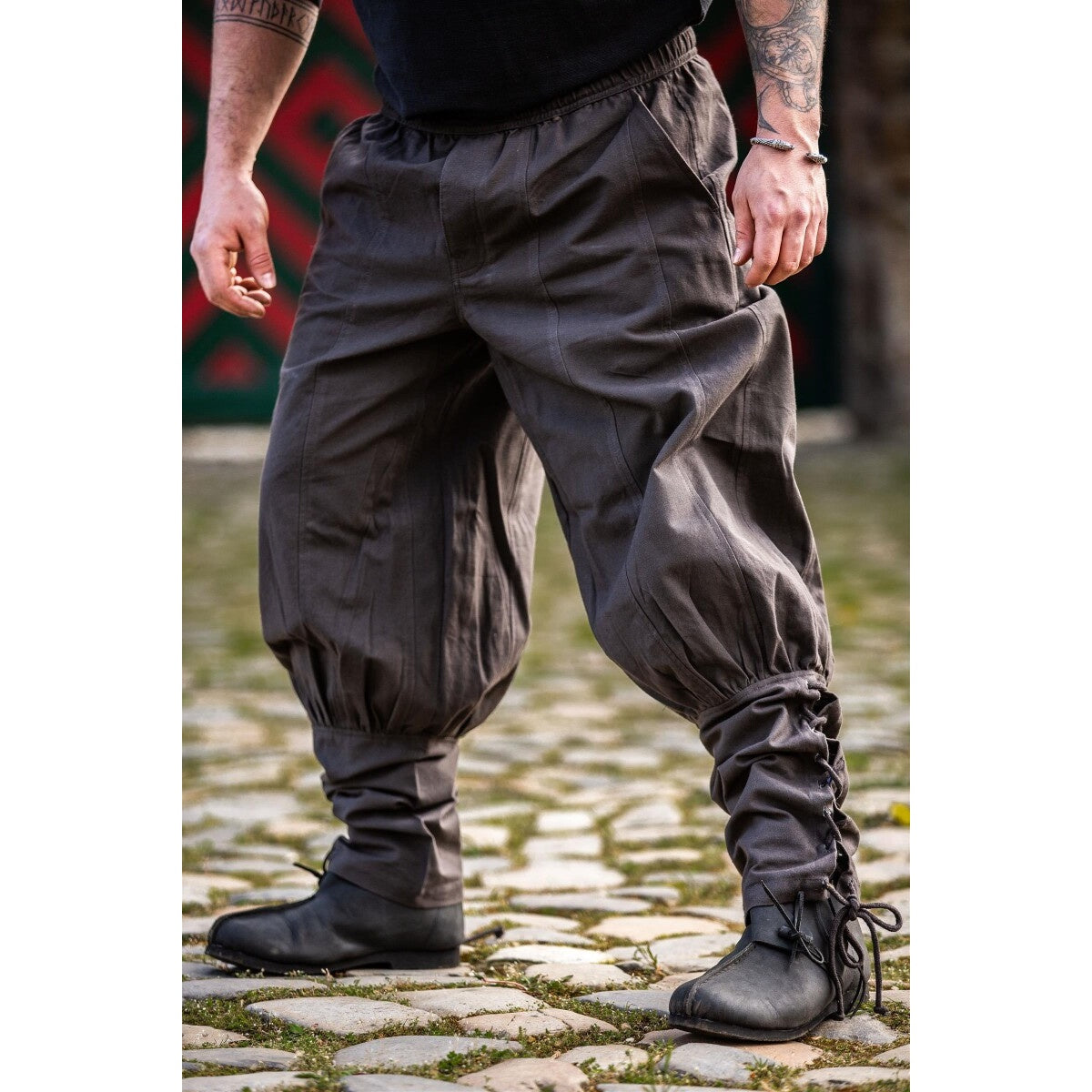 Image produit Pantalon médiéval Tiago avec laçage de jambe marron