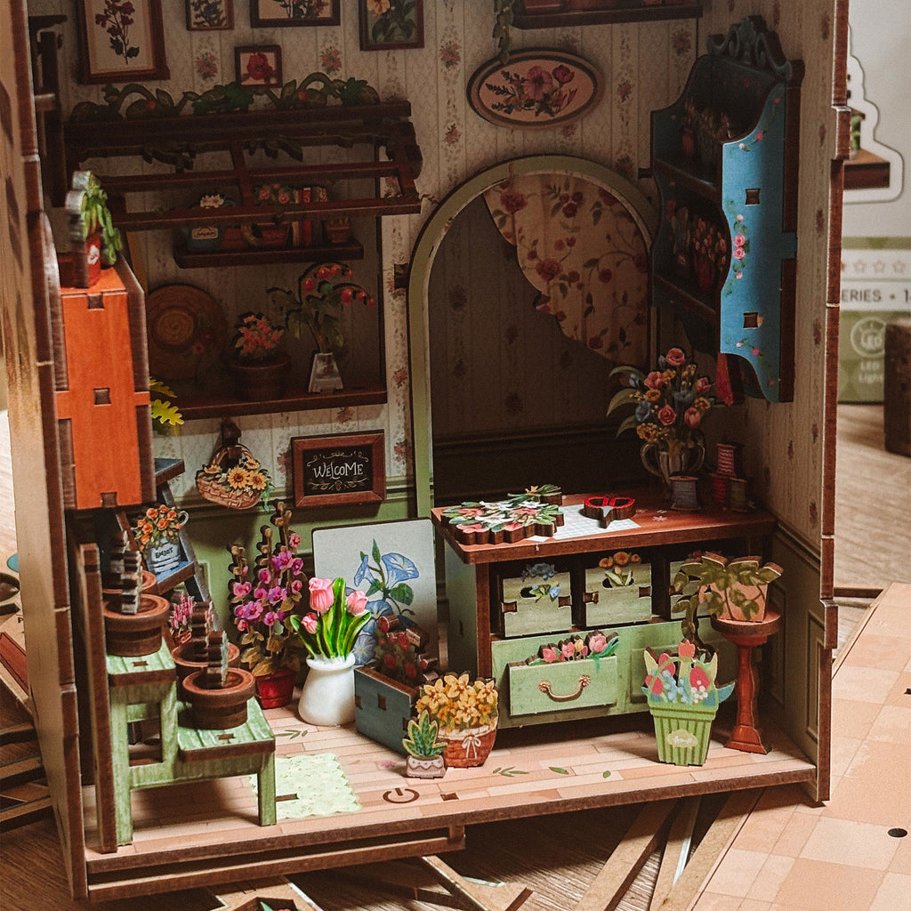 Productafbeelding CuteBee - Sunny Cafe miniatuurhuis Book Nook modelbouwpakket