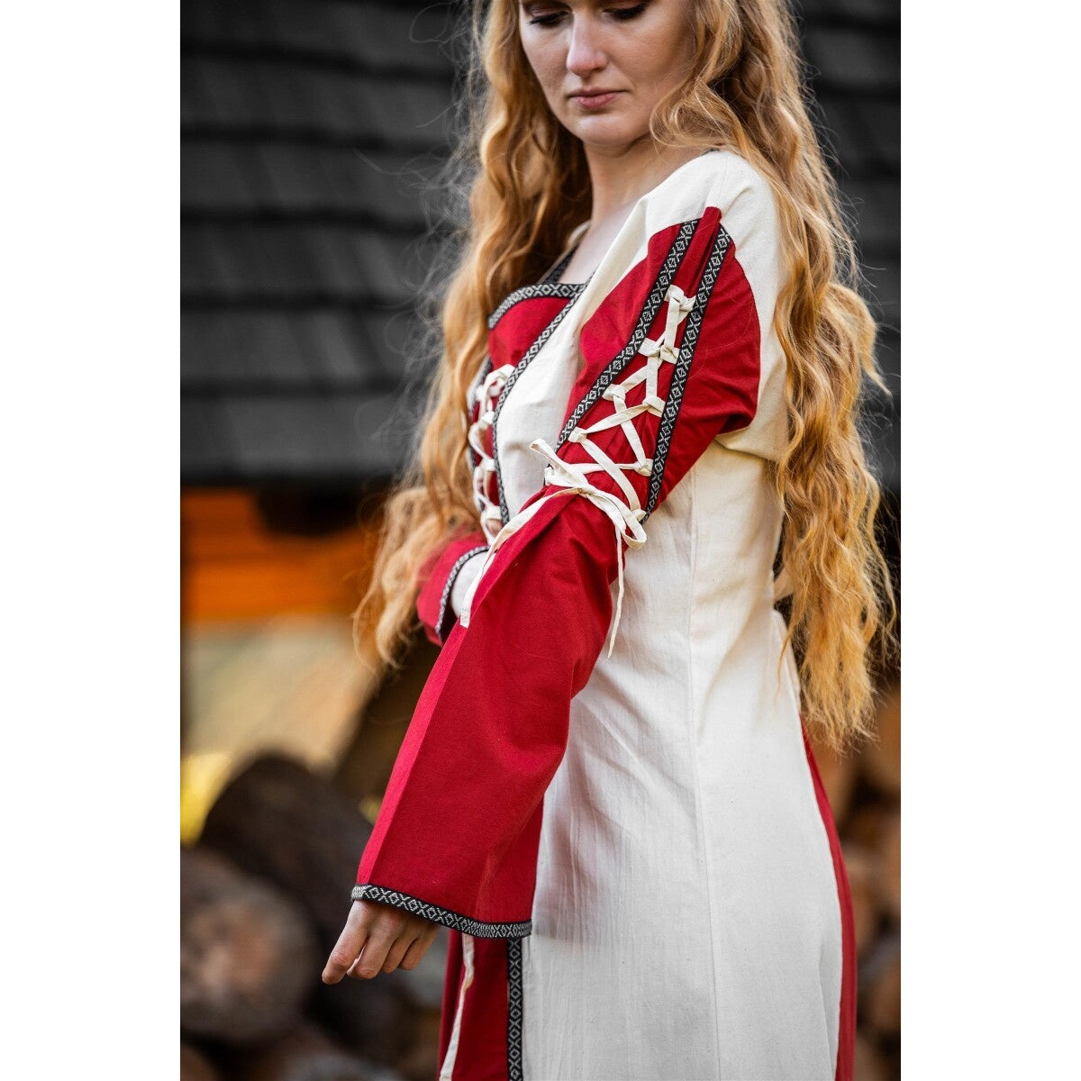 Productafbeelding Middeleeuwse jurk Amalia beige-rood
