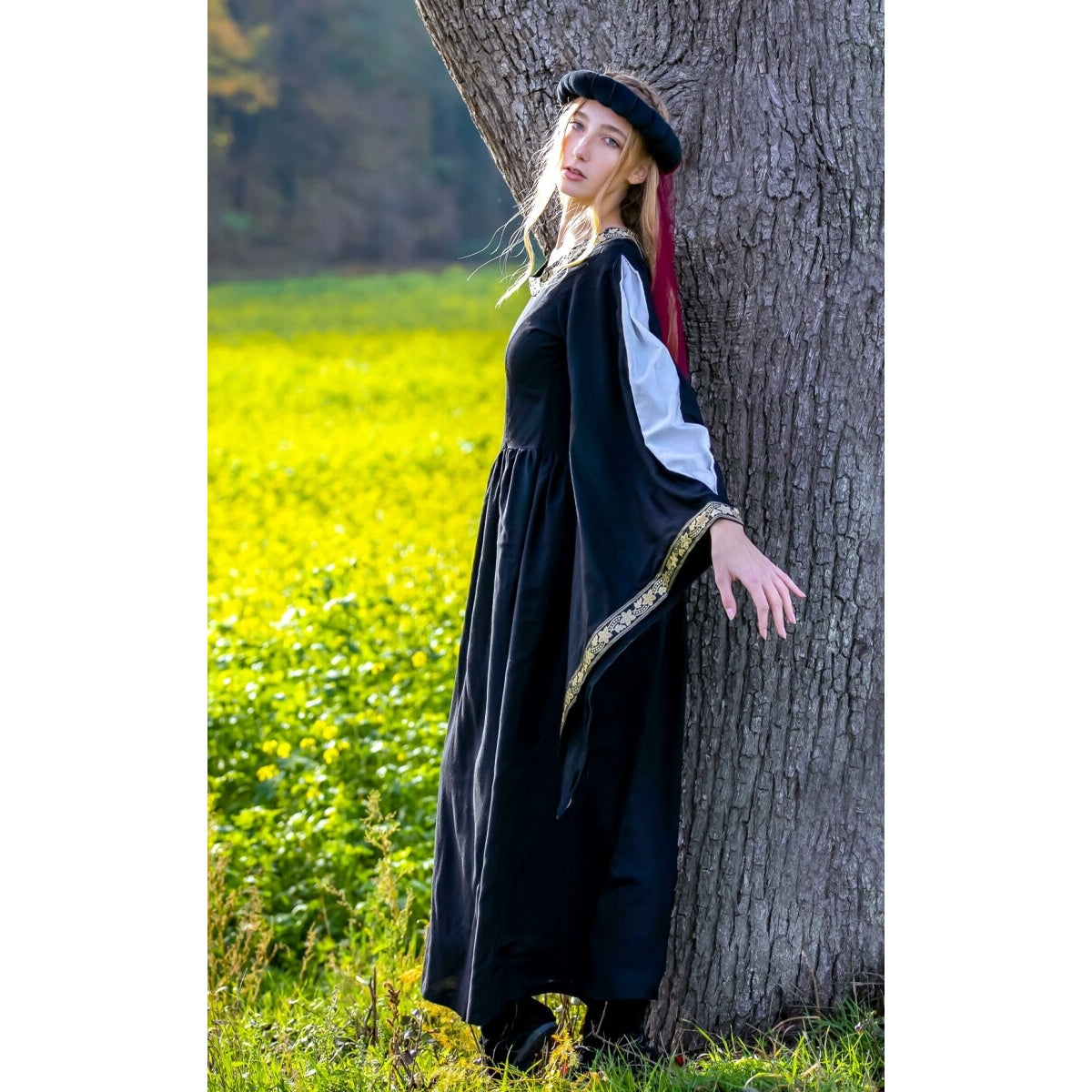 Productafbeelding Middeleeuwse jurk Ivette zwart-wit