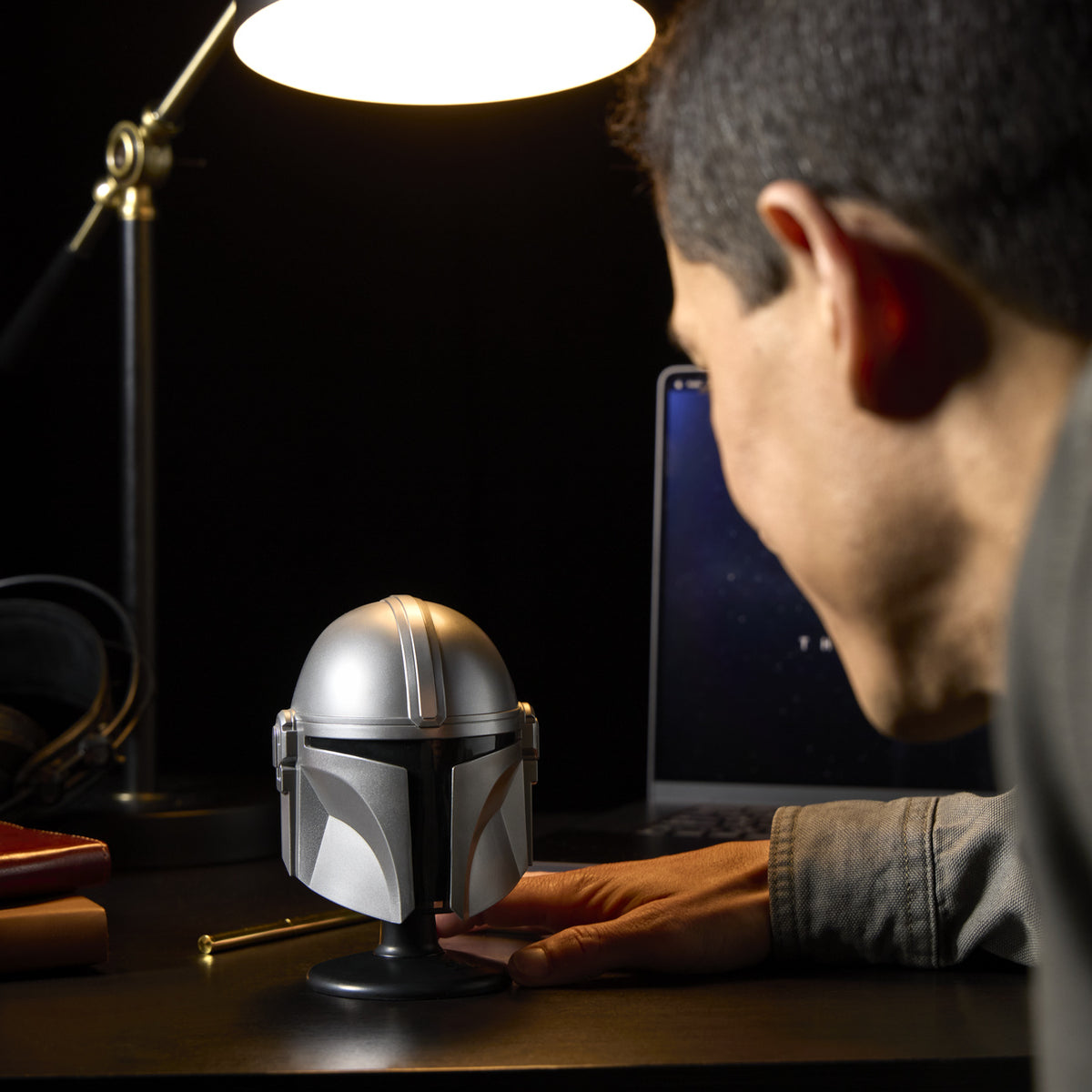 Image produit Star Wars - Réplique de mini casque Mandalorian sur socle